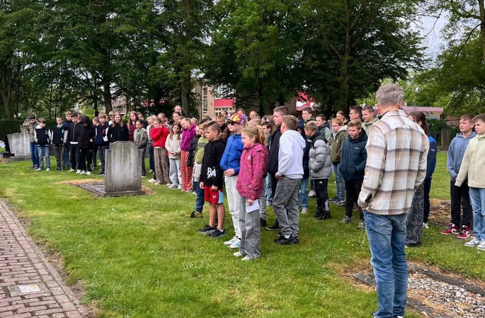 Dodenherdenking voor de scholen in Fijnaart en Heijningen op 6 mei