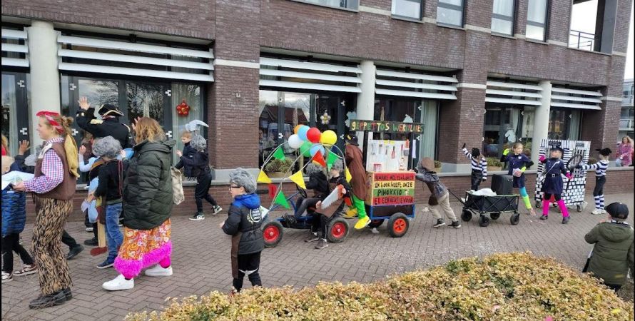 Basisscholen trappen af met carnaval