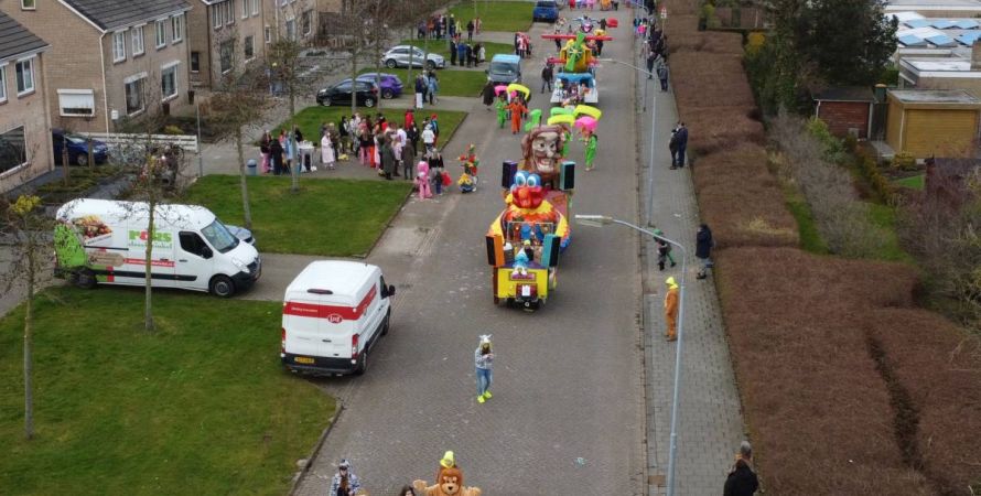 Grote optocht kleigat