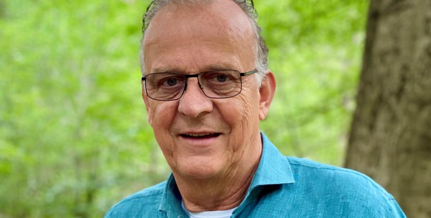 De regisseur is overleden, maar de film gaat door.