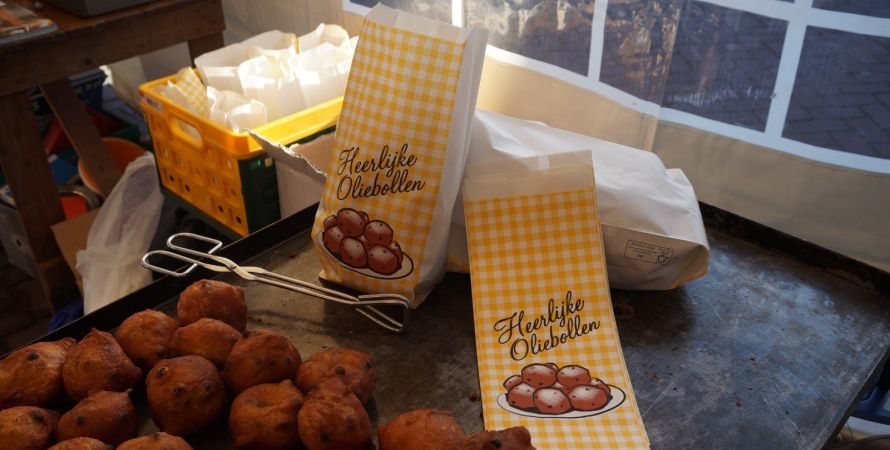 Oranjevaan bakt oliebollen bij Jumbo Fijnaart