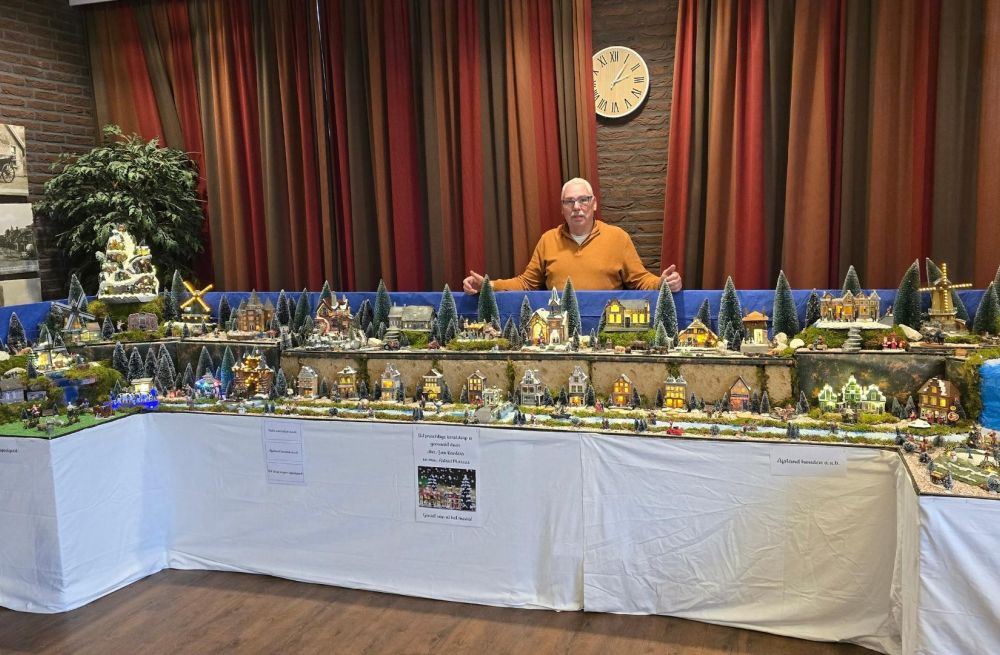 Vrijwilliger Jan zorgt voor warme kerstsfeer in Fendertshof